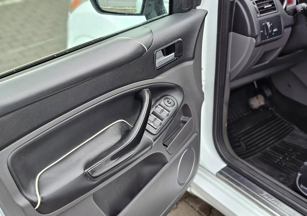 Ford Kuga cena 37500 przebieg: 204000, rok produkcji 2013 z Opole małe 466